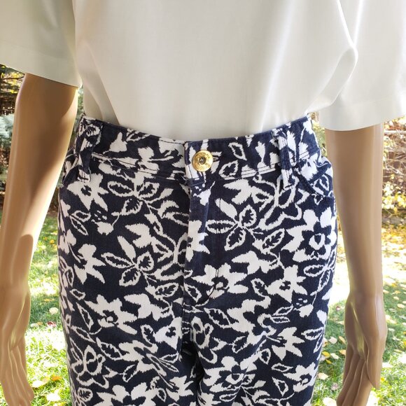 BANANA REPUBLIC, boyfriend cut blue and off-white floral jeans - Picture 6 of 11